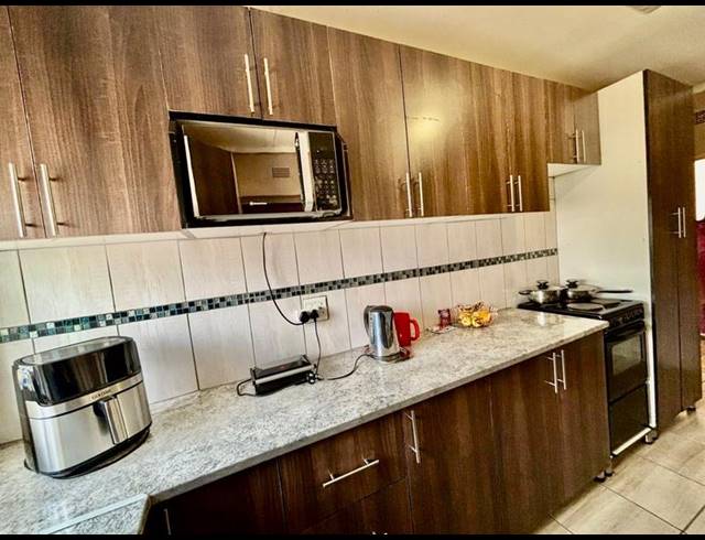 3 BEDROOM HOUSE FOR SALE IN VANDERBIJLPARK CW 5
